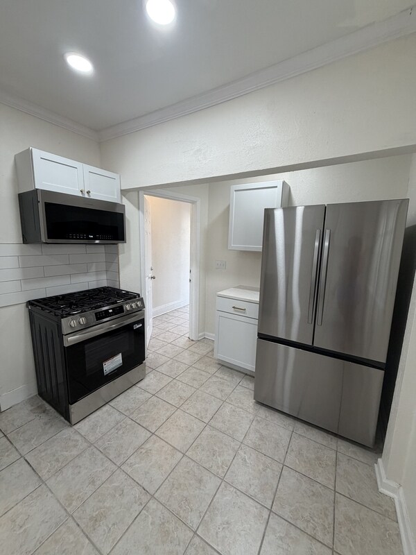 Building Photo - 4345 W 48th St
