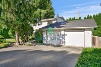 Building Photo - "Spacious 5-Bed Gem with 2.5 Baths in Prime Redmond Location!"