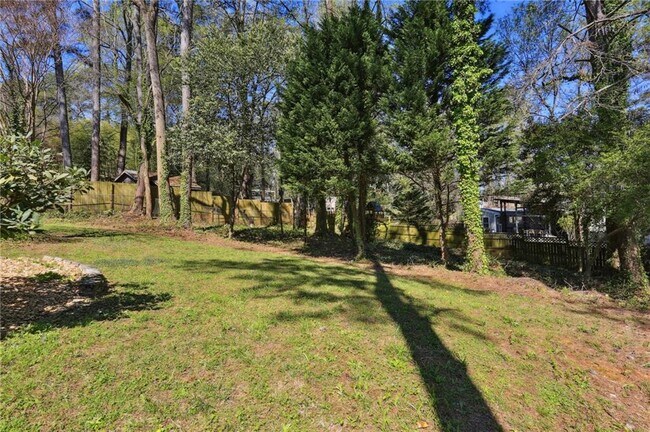 Building Photo - 3684 Northlake Dr