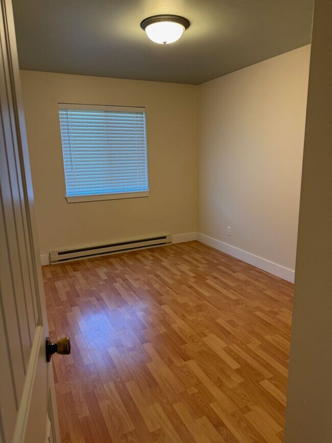 Building Photo - 3 Bedroom 2 Bathroom South of Bozeman!