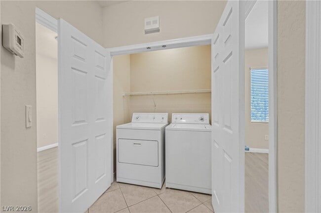 Building Photo - 2407 Jada Dr