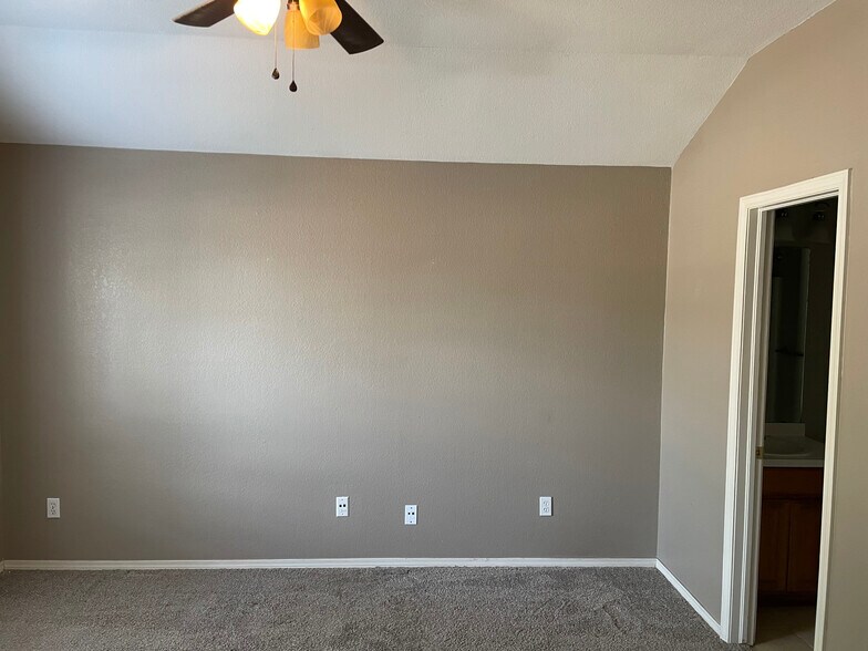 Building Photo - 1424 Jordan Cir