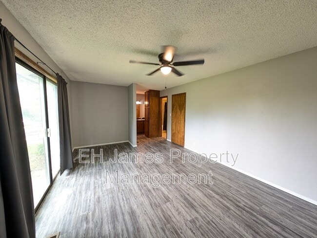 Building Photo - 8220 S College Ave