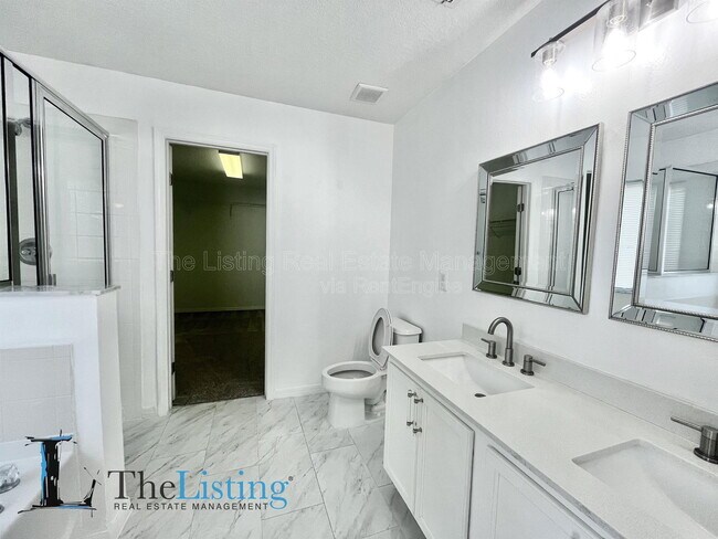 Building Photo - 613 Alfani St