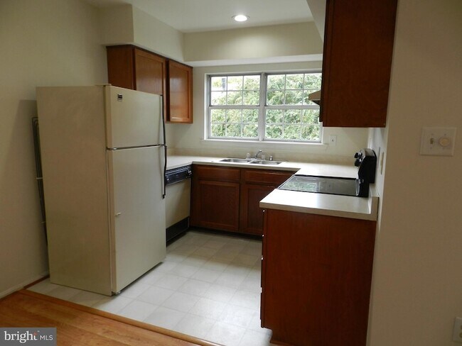 Building Photo - 7731 Inversham Dr