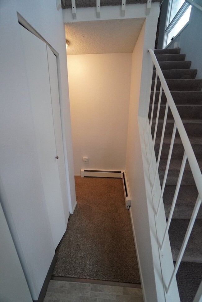 Building Photo - 3 Bedroom East Anchorage Condo!