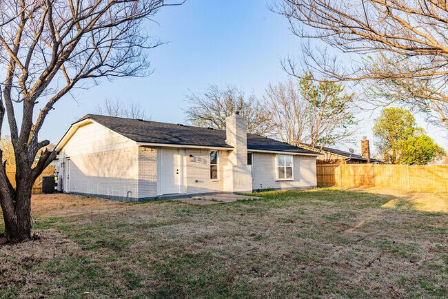 Building Photo - 600 SE 38th St