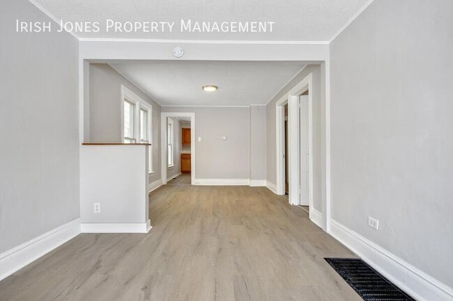 Building Photo - 105 Howell St