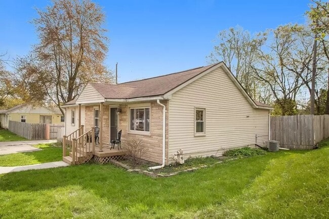 Building Photo - 4980 Ainsley Ave