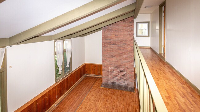 Building Photo - 903 Sylvan Ave