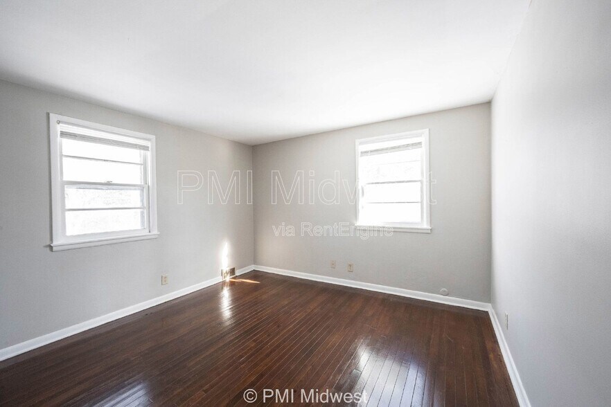Building Photo - 1857 W 60th St