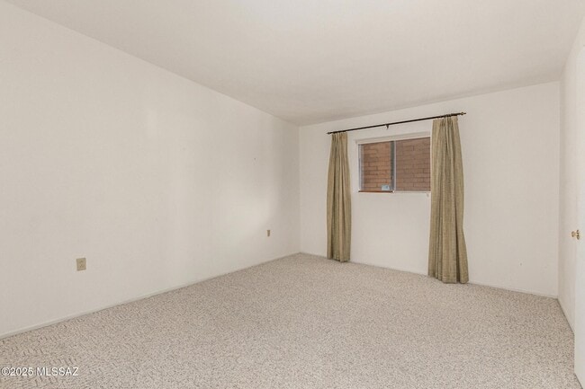Building Photo - 16381 S Observatory Pl