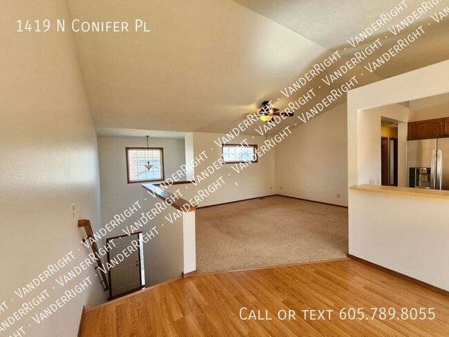 Building Photo - 1419 N Conifer Pl