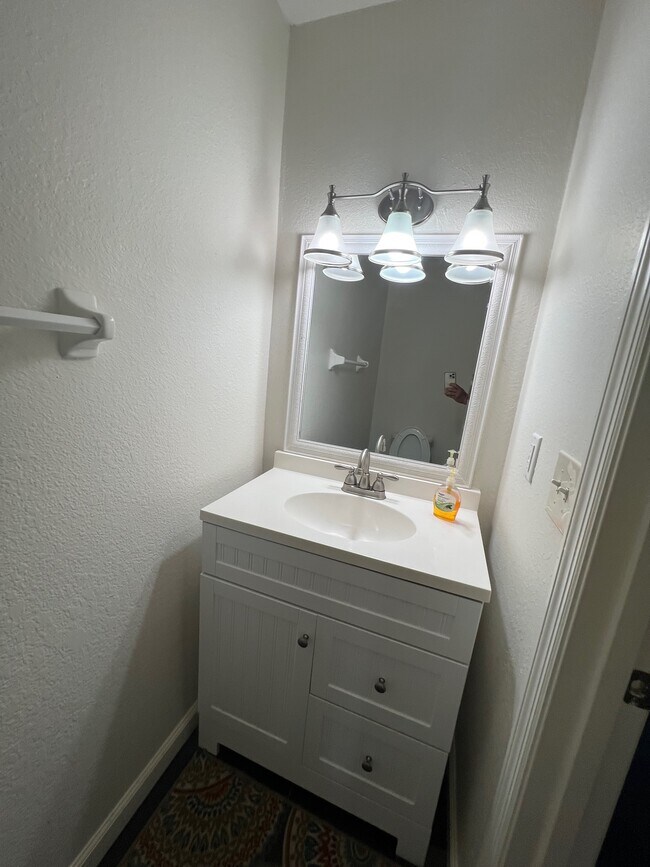 Building Photo - 13536 Embassy Park Ct