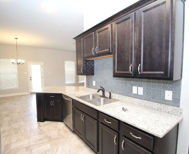 Building Photo - Spacious 3-Bedroom, 2-Bath Brick Home in N...