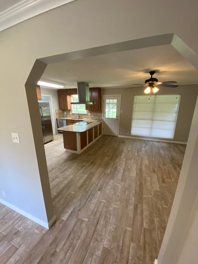 Building Photo - 4010 Honeysuckle Ln