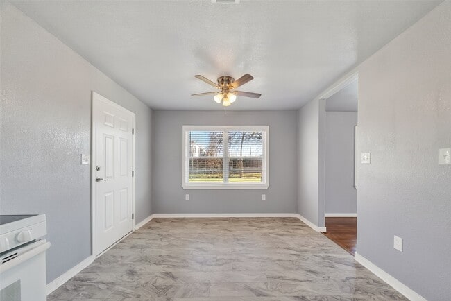 Building Photo - 1205 Alpha Dr