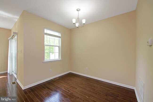 Building Photo - 421 Dogwood Dr