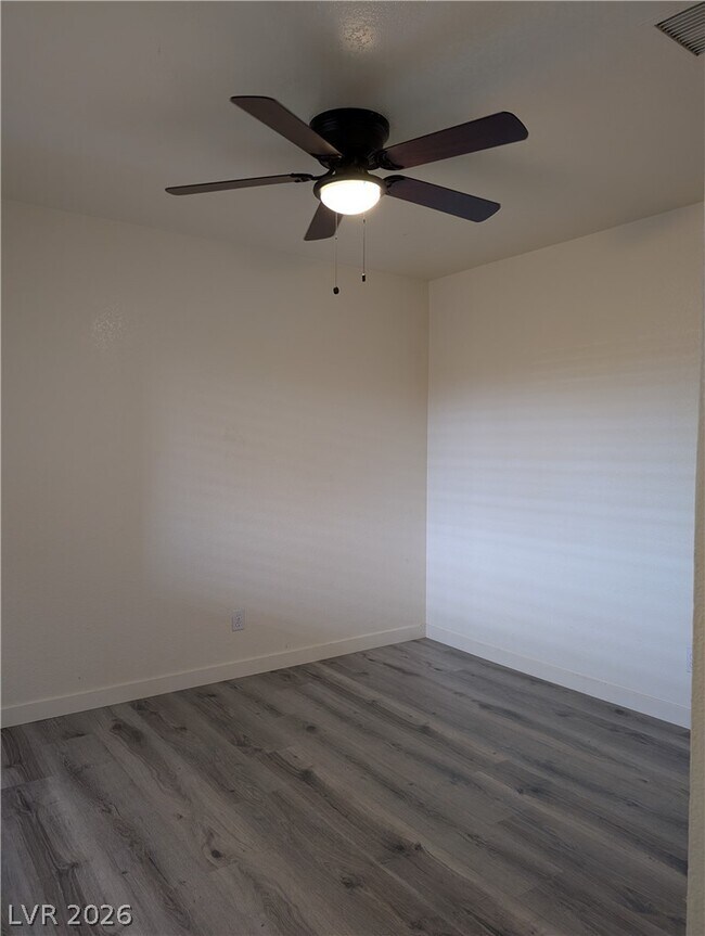 Building Photo - 4440 Woodpine Dr