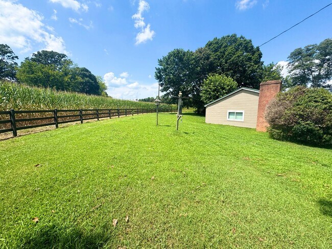 Building Photo - North Iredell - 3 Bedroom / 2 Bathroom