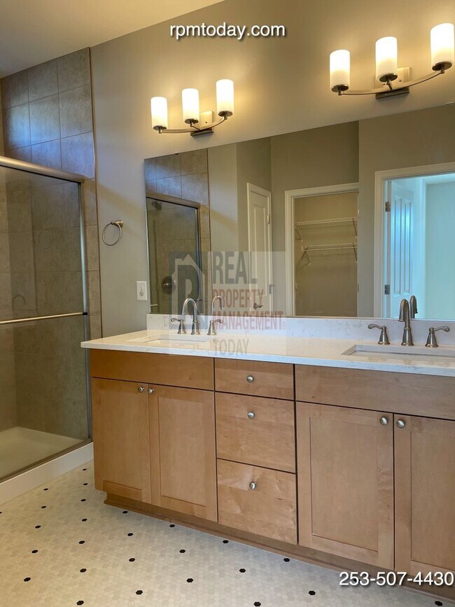 Building Photo - Gorgeous 2 Bedroom in 55+ Community!