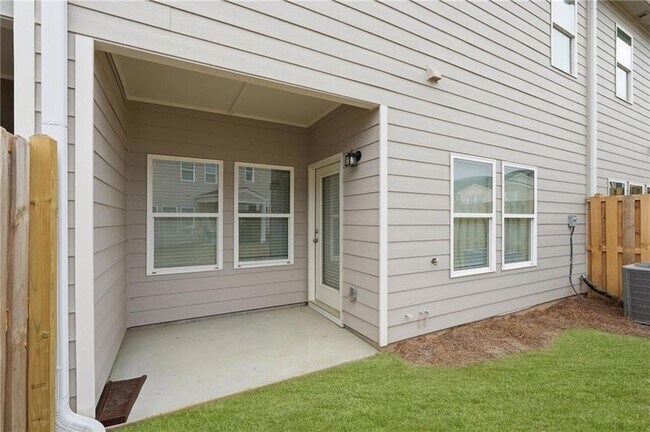 Building Photo - 2206 Chant St