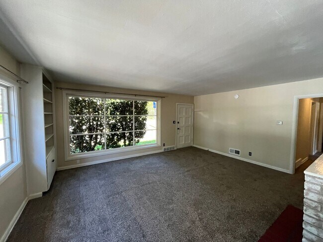 Building Photo - Charming 3-Bedroom Home with Bonus Room in Prime Beaverton Location Cedar Hills Neighborhood!!!