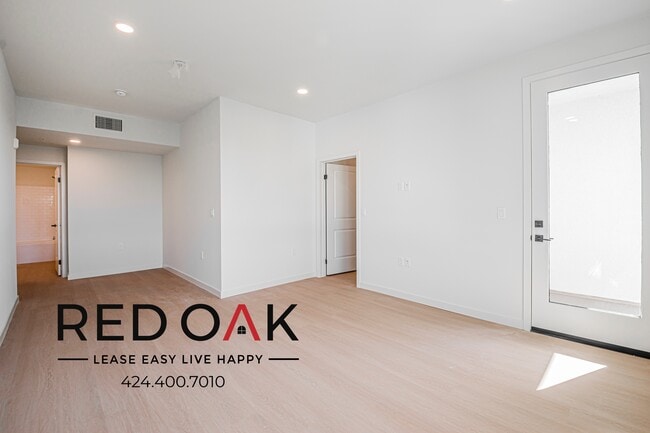 Building Photo - 856 S Gramercy Dr