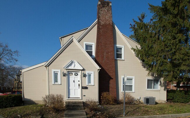 Primary Photo - 531 N Prow Ave