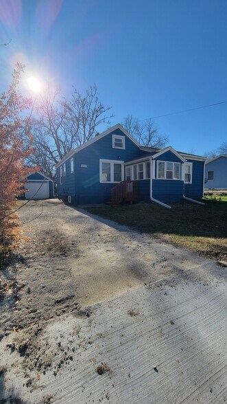 Primary Photo - 922 6th St