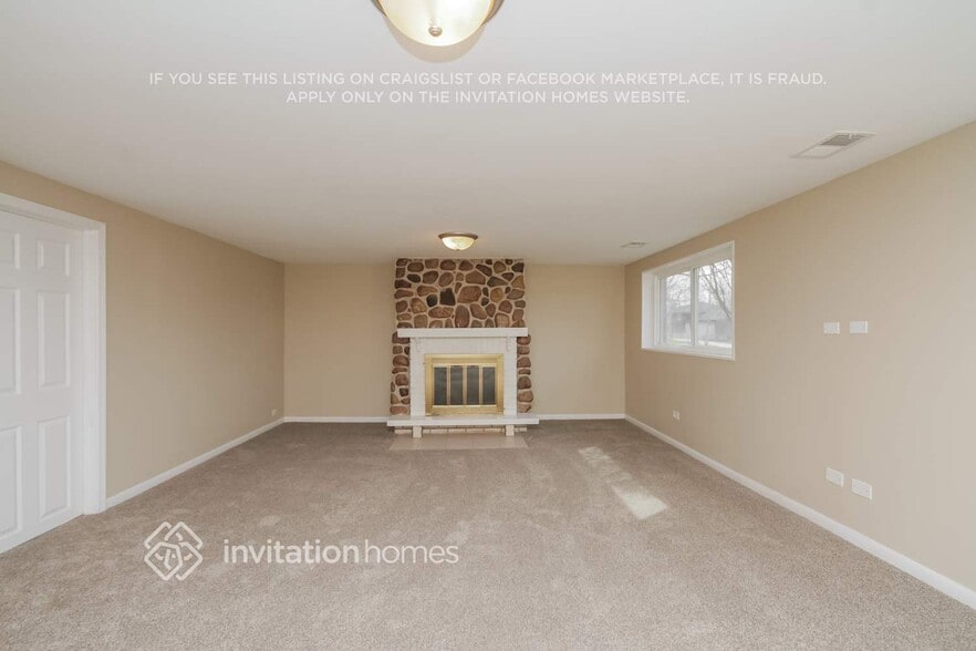 Building Photo - 17342 Oriole Ave