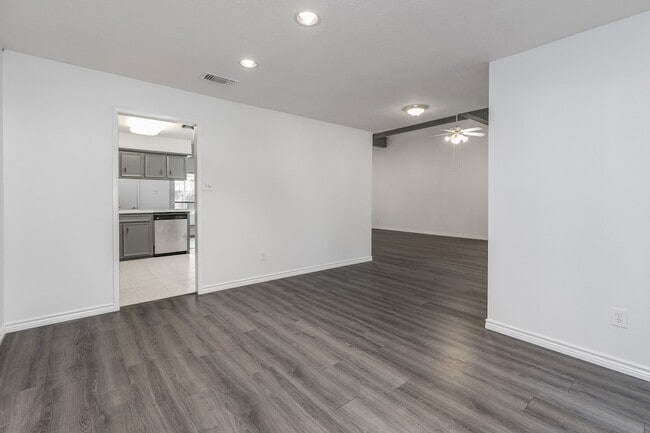 Building Photo - 4011 Flint Creek Dr