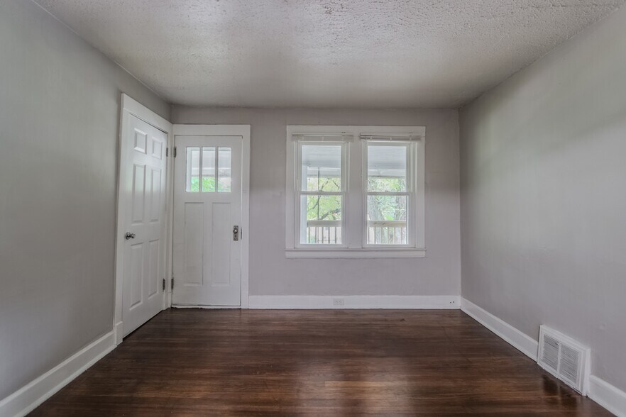 Building Photo - 3239 Clague Rd