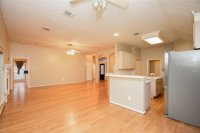 Building Photo - 7731 Las Flores Dr