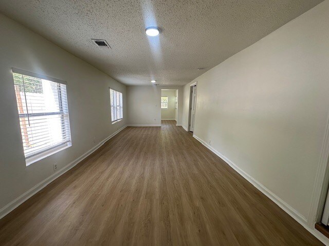 Building Photo - Renovated 3 Bedroom Home Near Riverside And Avondale