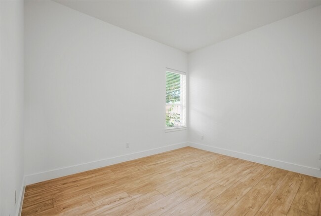 Building Photo - 104 Tolima Dove St