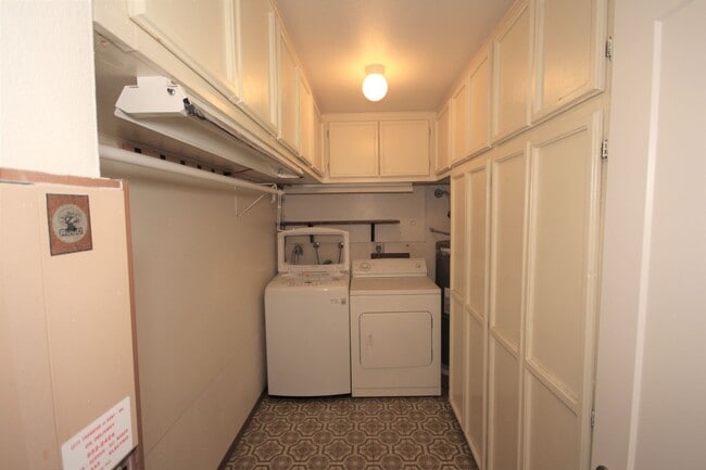 Building Photo - Large Redondo Condo with Waterfront View!