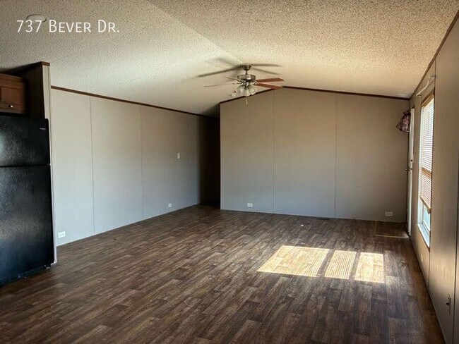 Building Photo - 737 W Bever Dr