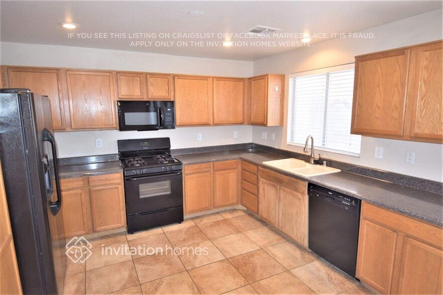 Building Photo - 9901 Rose Charmont St