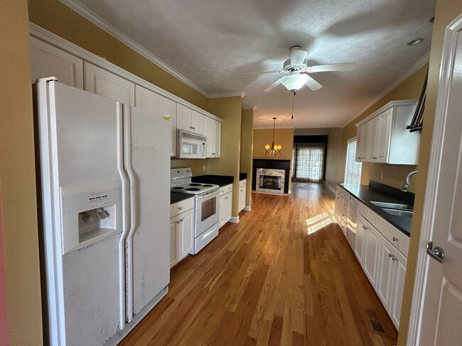 Building Photo - **ASK HOW YOU CAN MOVE IN WITH NO SECURITY DEPOSIT**111 Hanbury Lane - 4 BD, 2.5 BA Home in the A...