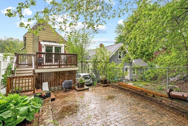 Building Photo - 121 Franklin St