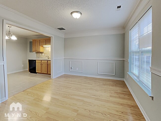 Building Photo - 3730 Glenwood Dr