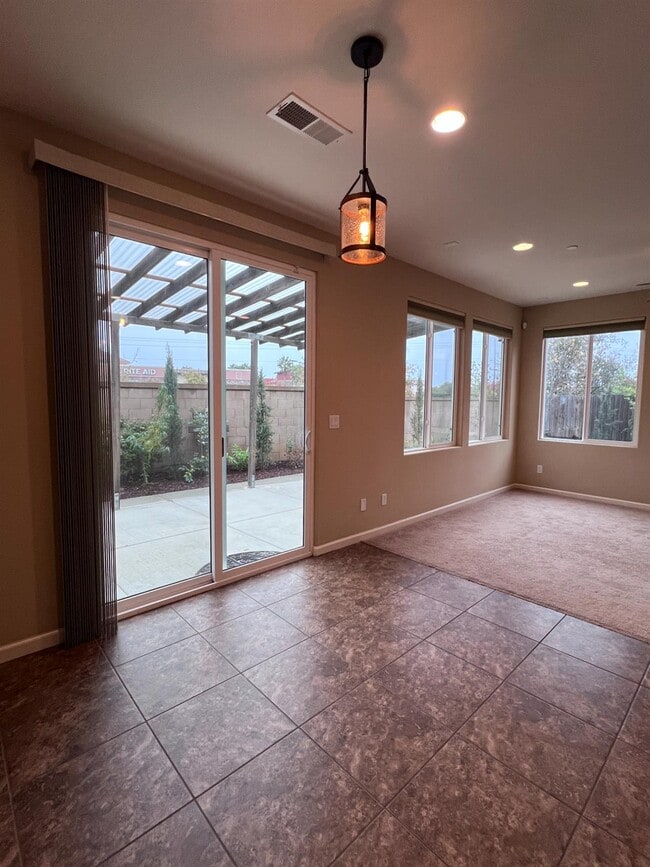 Building Photo - 2020 Makenna Dr