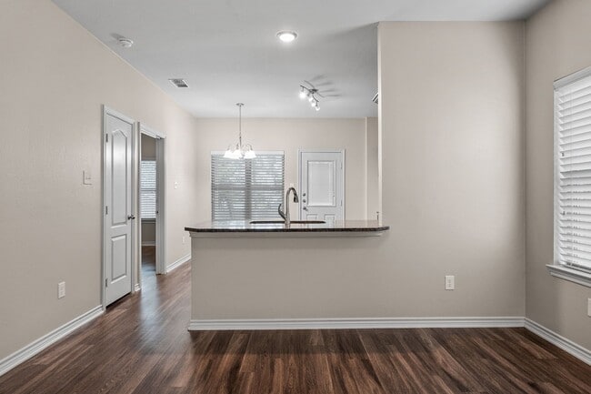 Building Photo - 807 Hamilton Pk Dr