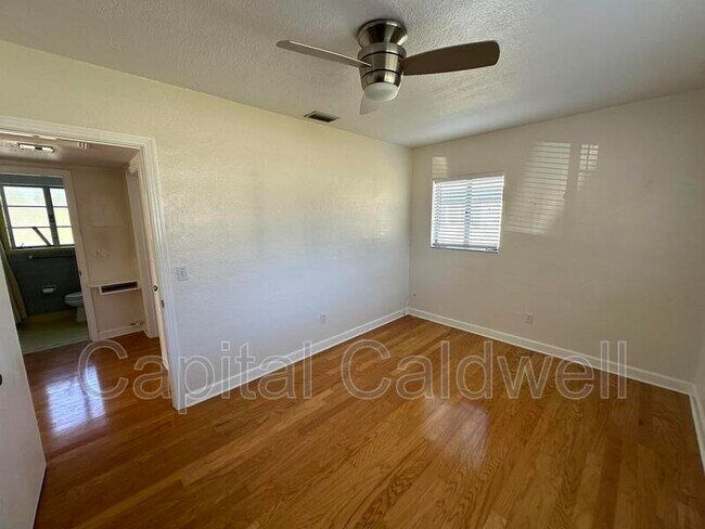 Building Photo - 18 N Meteor Ave