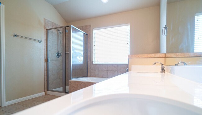 Building Photo - 2301 Giddens Dr