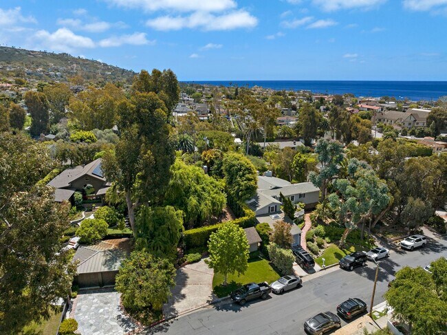 Building Photo - Classic Modern Cottage in Laguna Village