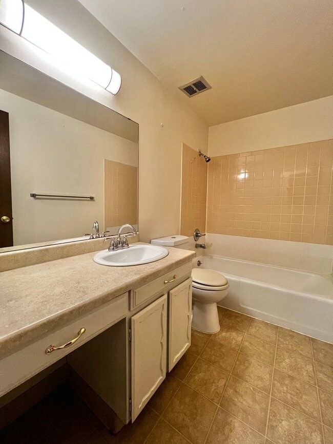 Building Photo - Robertson1001 (KC-JF-NB)