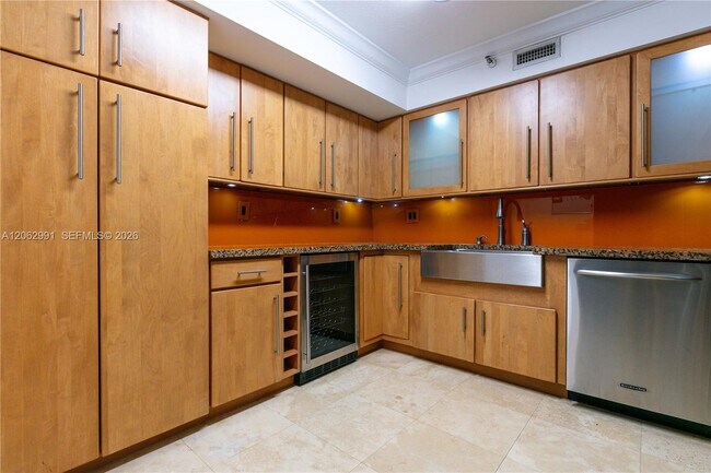 Building Photo - 3500 Mystic Pointe Dr