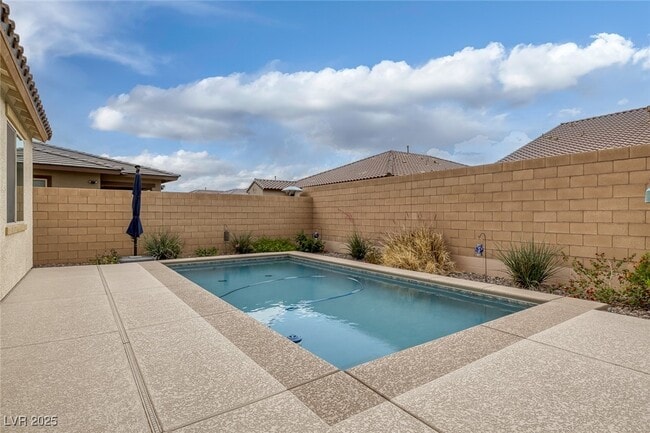 Building Photo - 489 Intonation St